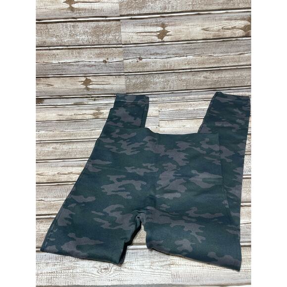 Spanx Women’s Leggings‎ Camo EUC Size M - Picture 1 of 6